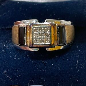 The Danbury Mint Mens Ring Gold and Silver Toned with Onyx Side